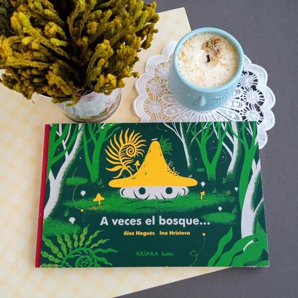 A VECES EL BOSQUE AKIARA BOOKS |  ISBN-9788418972294 | Álex Nogués & Ina Hristova | Juguetes de madera ecológicos, educativos y originales