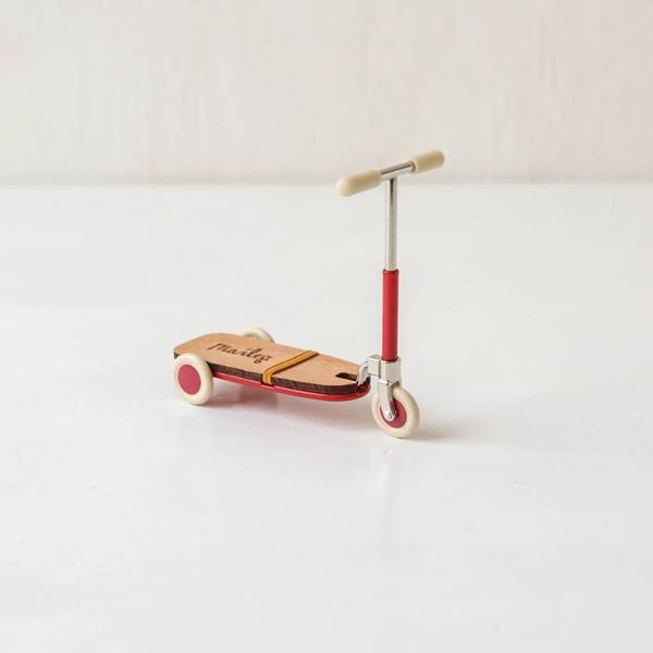 Kick Board - Patinete Rojo para ratones | Maileg | KamchatkaToys