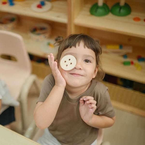 TABLERO DE ENHEBRADO PLANTOYS | PLAN5923 | Juguetes de madera ecológicos, educativos y originales